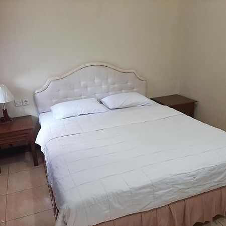 Ndalem Maharani Guest House Yogyakarta Exterior photo