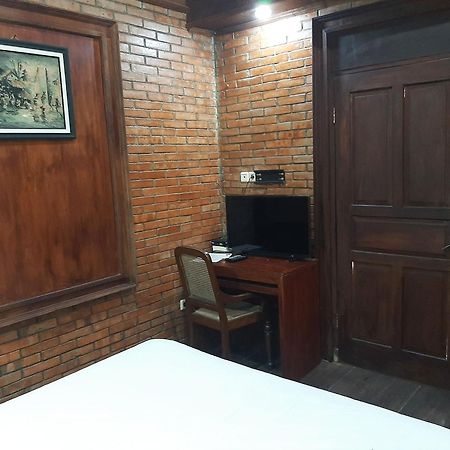Ndalem Maharani Guest House Yogyakarta Exterior photo