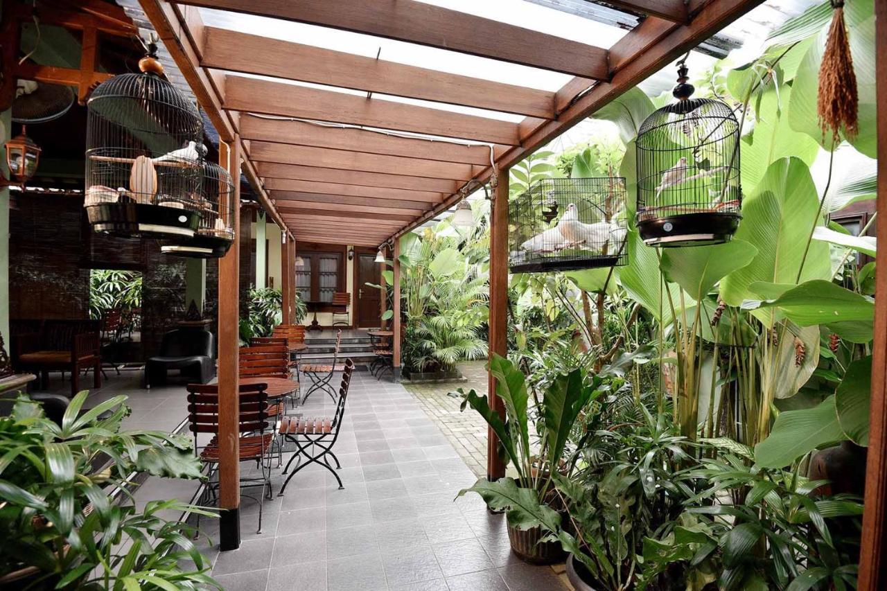 Ndalem Maharani Guest House Yogyakarta Exterior photo
