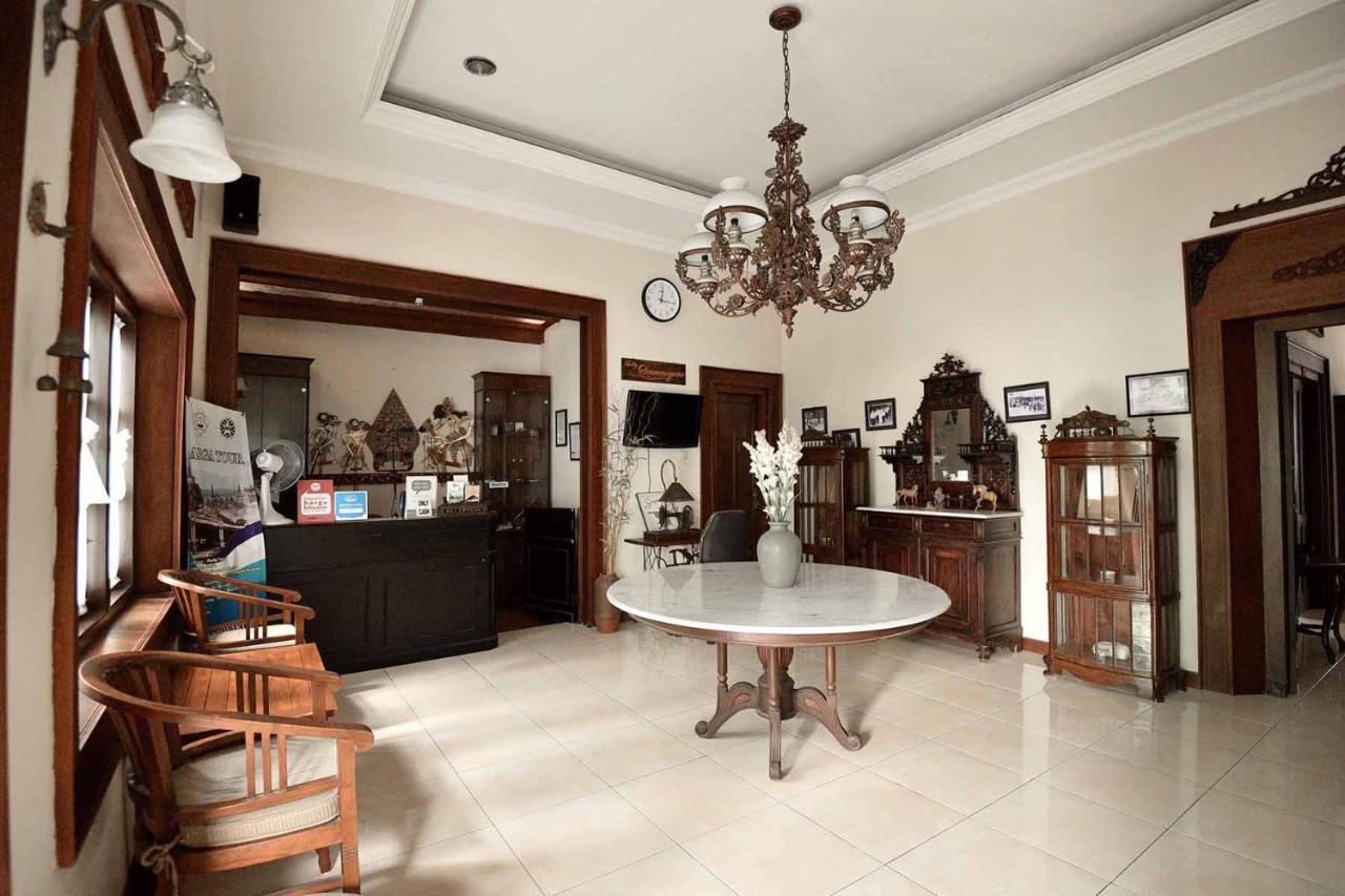 Ndalem Maharani Guest House Yogyakarta Exterior photo