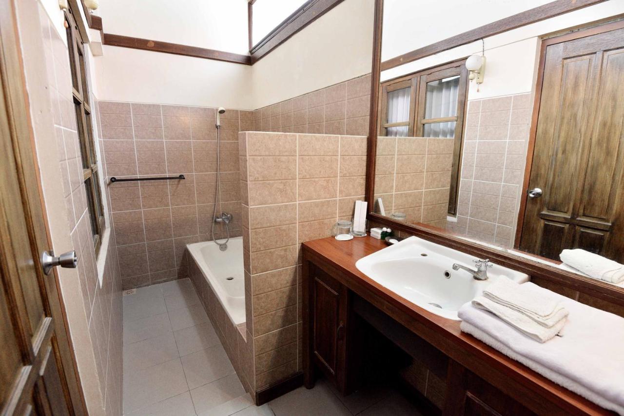 Ndalem Maharani Guest House Yogyakarta Exterior photo
