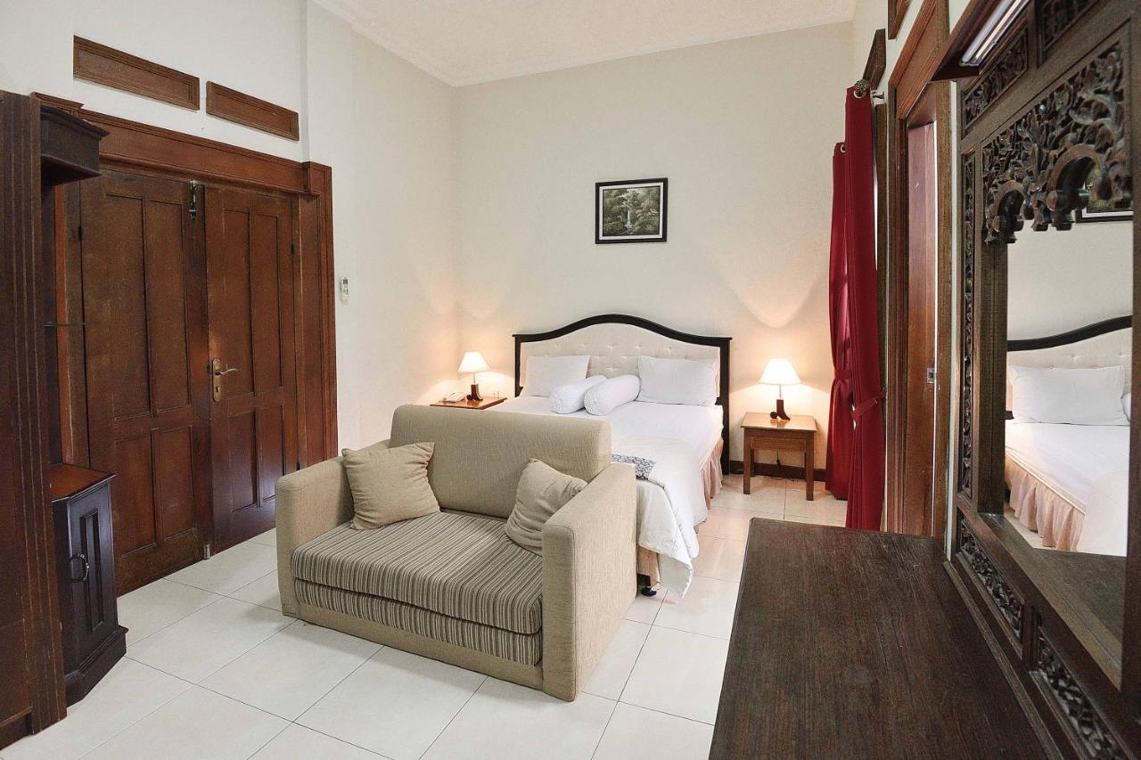Ndalem Maharani Guest House Yogyakarta Exterior photo