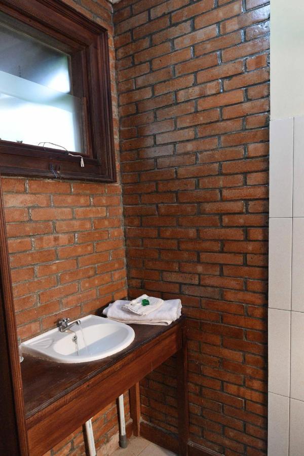 Ndalem Maharani Guest House Yogyakarta Exterior photo