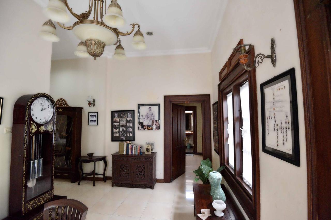 Ndalem Maharani Guest House Yogyakarta Exterior photo