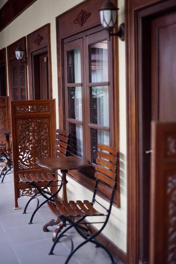 Ndalem Maharani Guest House Yogyakarta Exterior photo