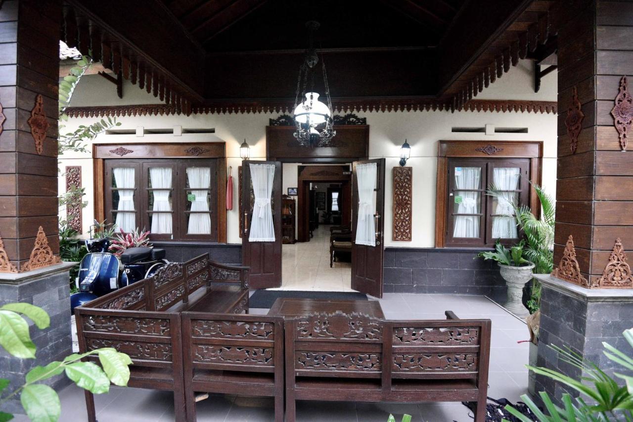 Ndalem Maharani Guest House Yogyakarta Exterior photo