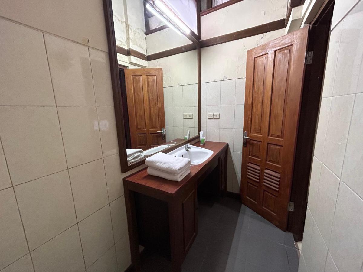 Ndalem Maharani Guest House Yogyakarta Exterior photo