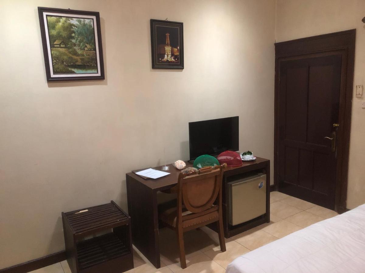 Ndalem Maharani Guest House Yogyakarta Exterior photo