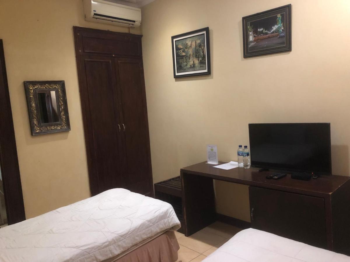 Ndalem Maharani Guest House Yogyakarta Exterior photo