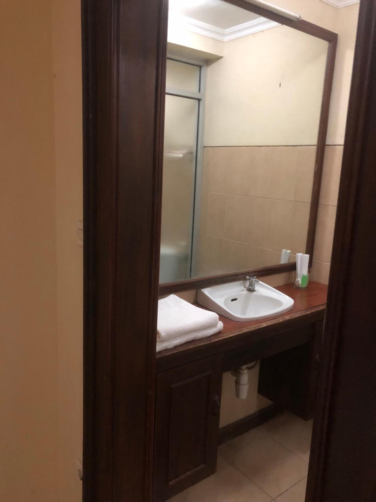 Ndalem Maharani Guest House Yogyakarta Exterior photo