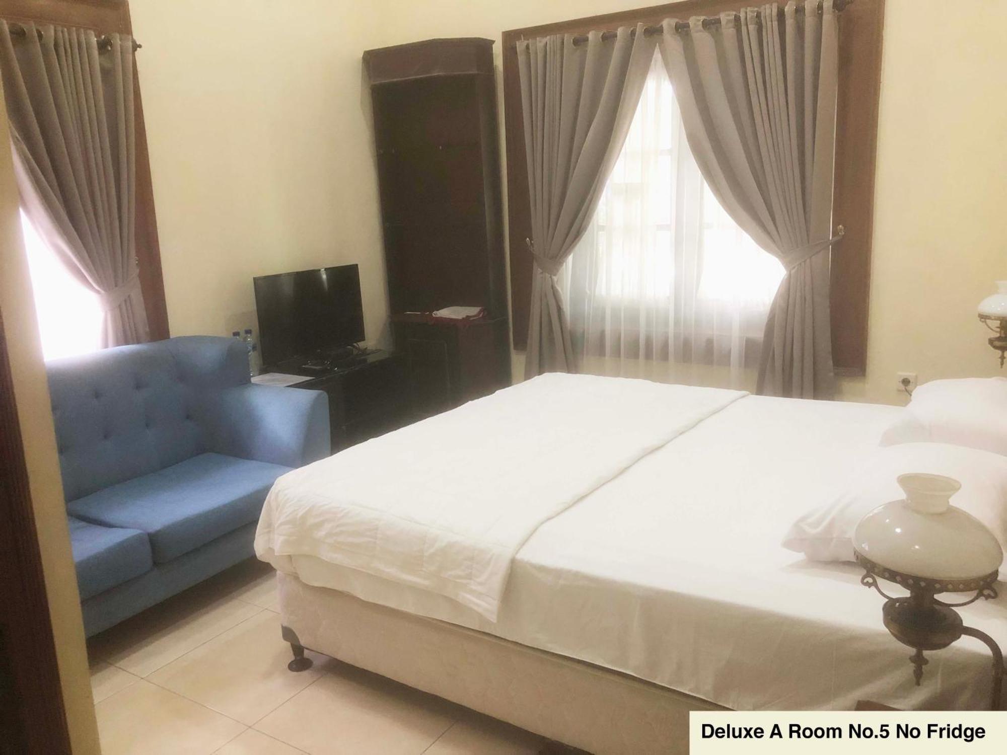 Ndalem Maharani Guest House Yogyakarta Exterior photo
