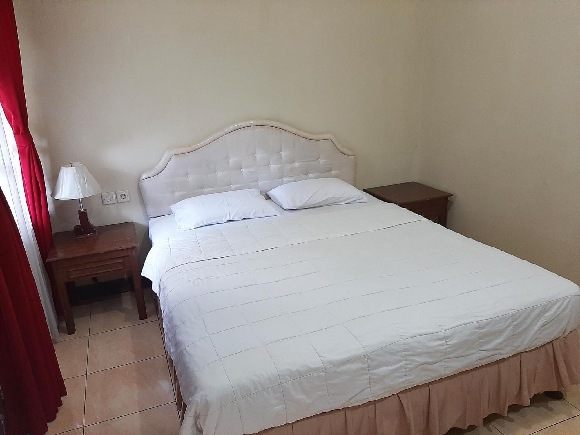 Ndalem Maharani Guest House Yogyakarta Exterior photo