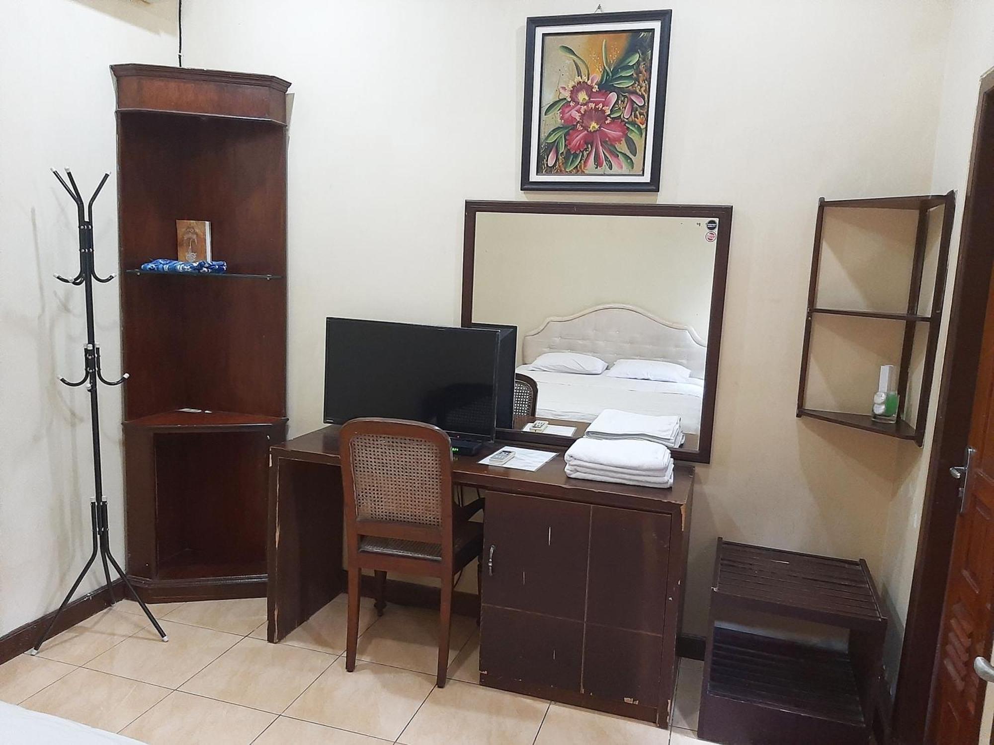 Ndalem Maharani Guest House Yogyakarta Exterior photo
